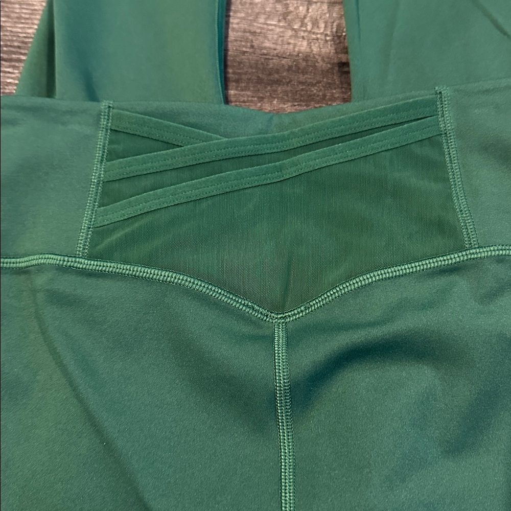 NWOT ☘️☘️Fabletics Motion 365 leggings in Palm Green. - Picture 2 of 6